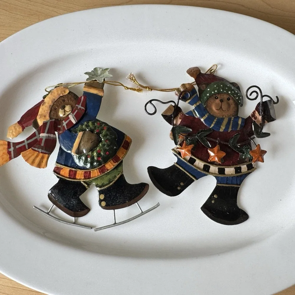 Vintage Metal Tin Painted Teddy Bear Christmas Ornaments Primitive Rustic‎ Cabin